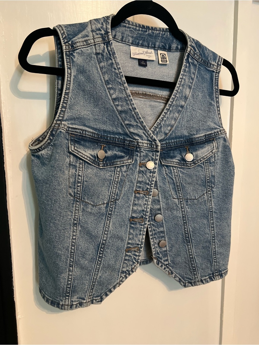 Universal Thread Light Wash Denim Vest